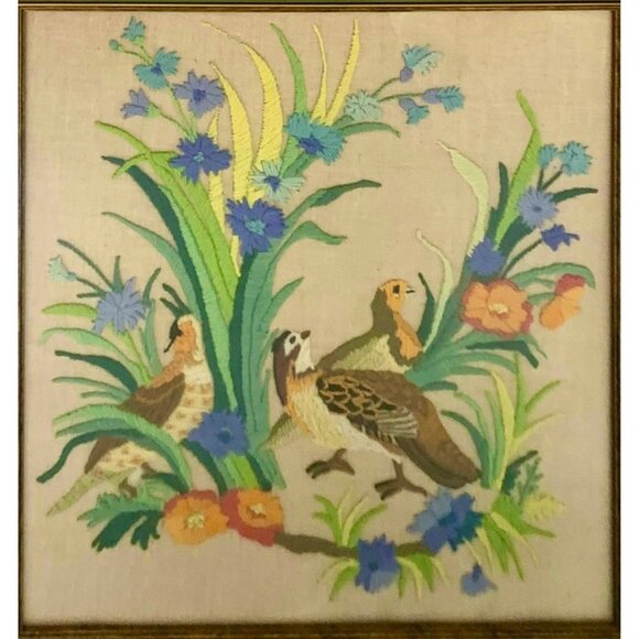 Vintage Framed Crewel Hand Embroidery With Bird and Floral Motif Design 1970s - Picture 5 of 6